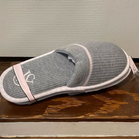 NWT Victoria’s Secret Ribbed Knit Closed Toe Slippers Gray and Pink Size Small - Picture 1 of 5